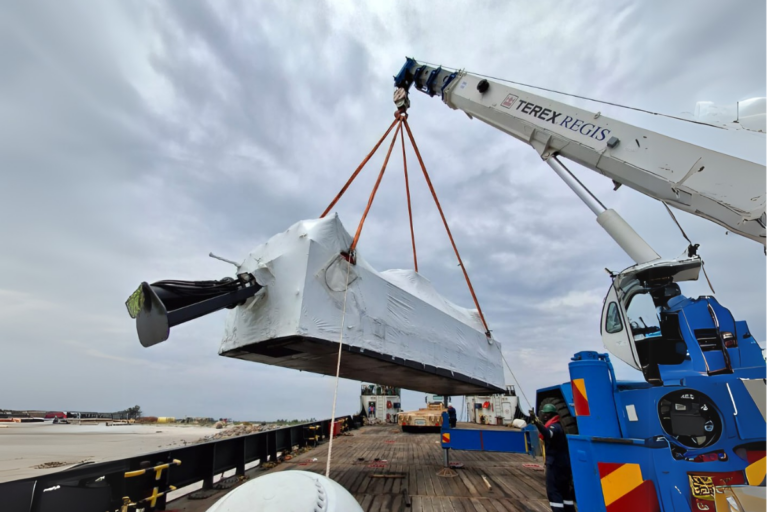 New Dredger Arrives in Palma